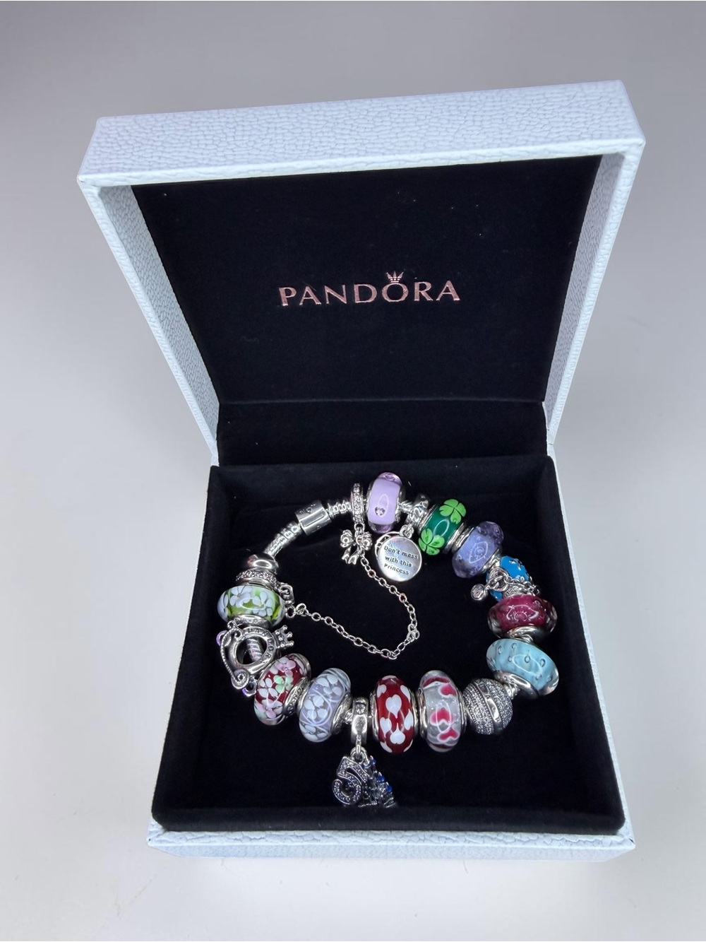 Authentic Pandora Bracelet. Set of 16 pieces + original box and bag.